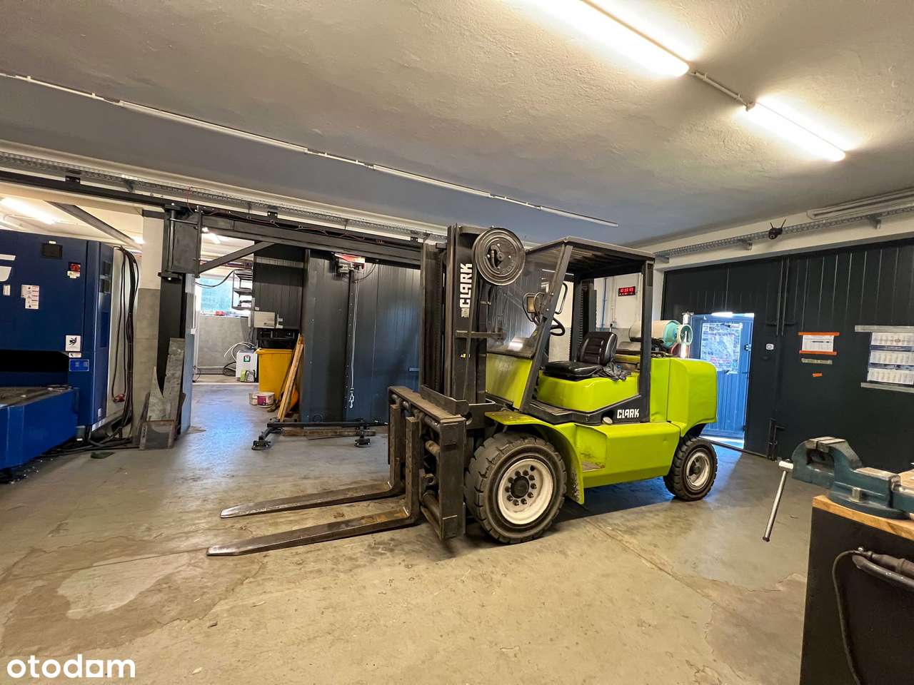 Nieruchomość inwestycyjna z halami produkcyjnymi i częścią mieszkalną-12