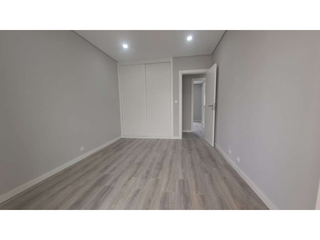 Apartamento T2 Almada Centro Recuperado-9