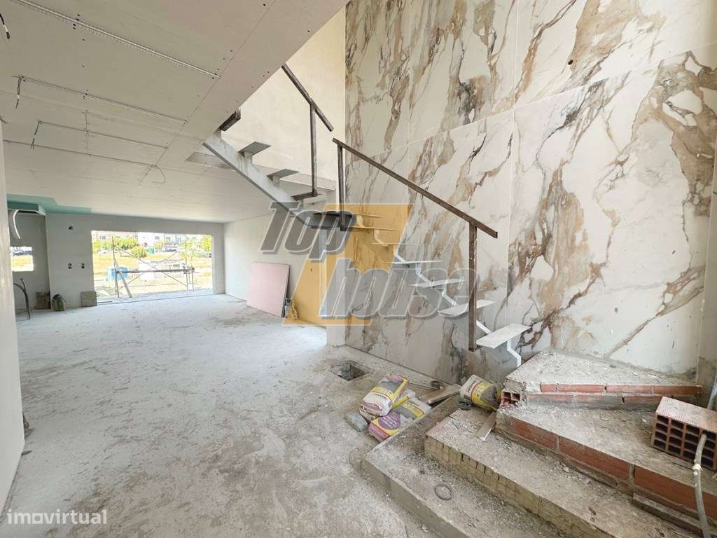 Moradia isolada V4 com piscina -Charneca de Caparica-10