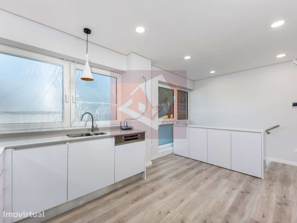 Apartamento T1+1 em Casal de Cambra-8