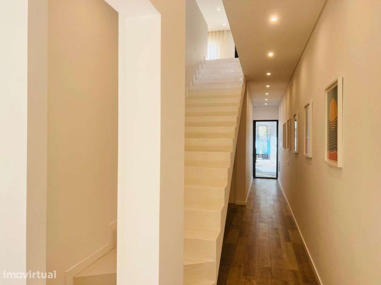 Moradia T4 com garagem baixa de Faro-52