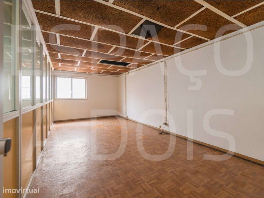 Armazém Amplo; com 2 Pisos! Boa Localização, próximo do Centro da A...-29