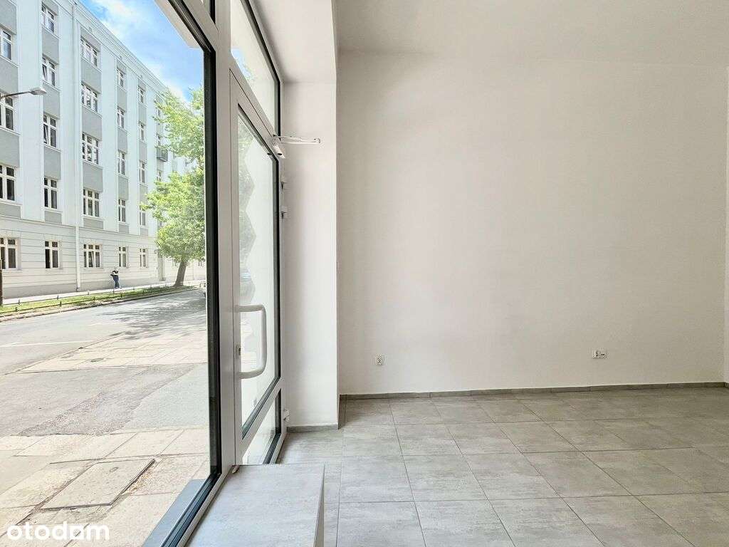 Lokal na parterze z witryną do własnej aranżacji