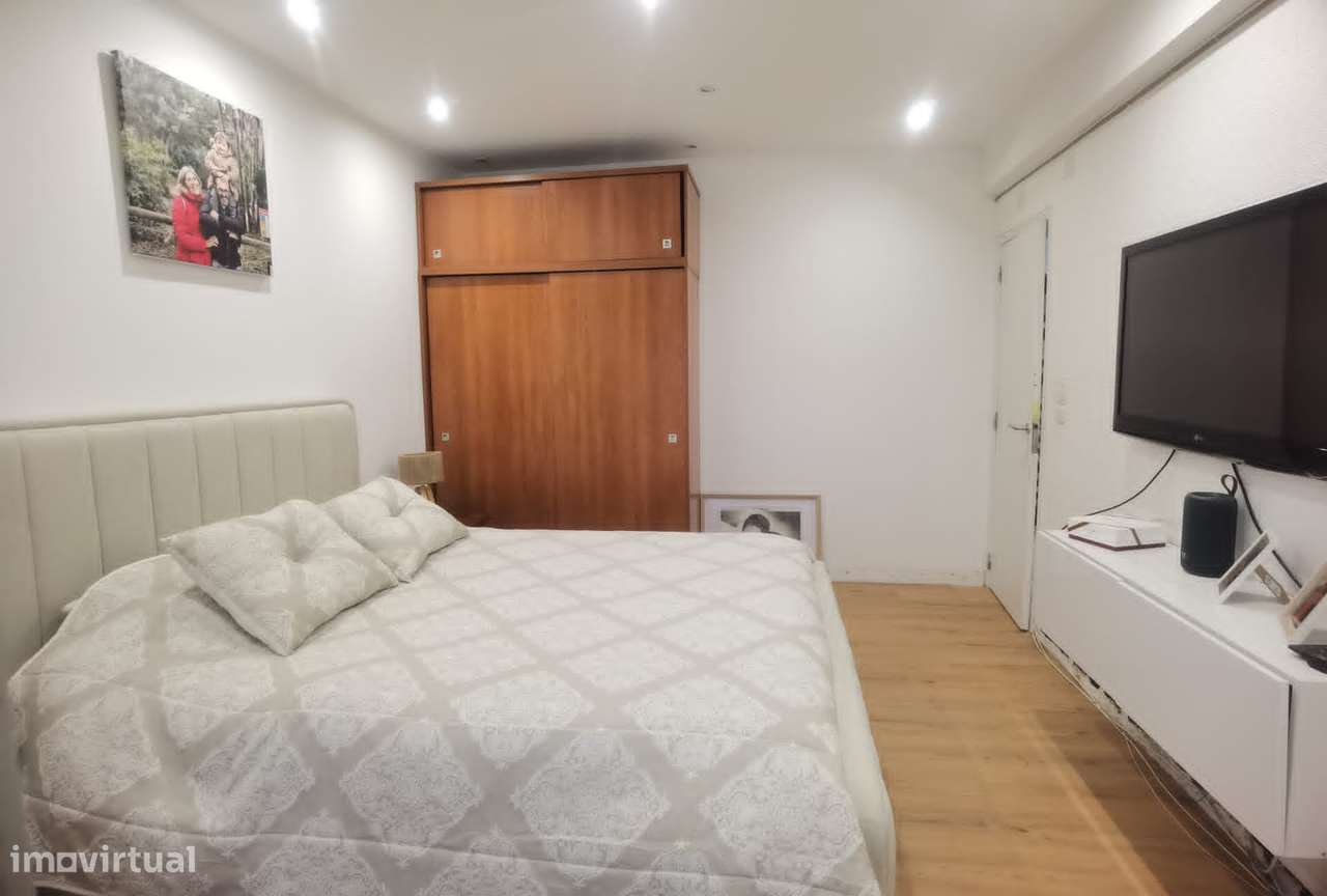 Apartamento T2 Renovado Almada-12