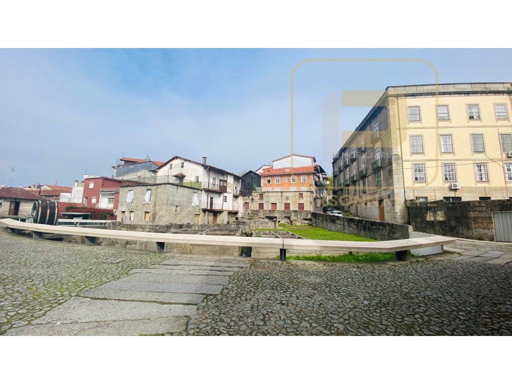Prédio restaurado em pleno centro histórico de Guimarães
