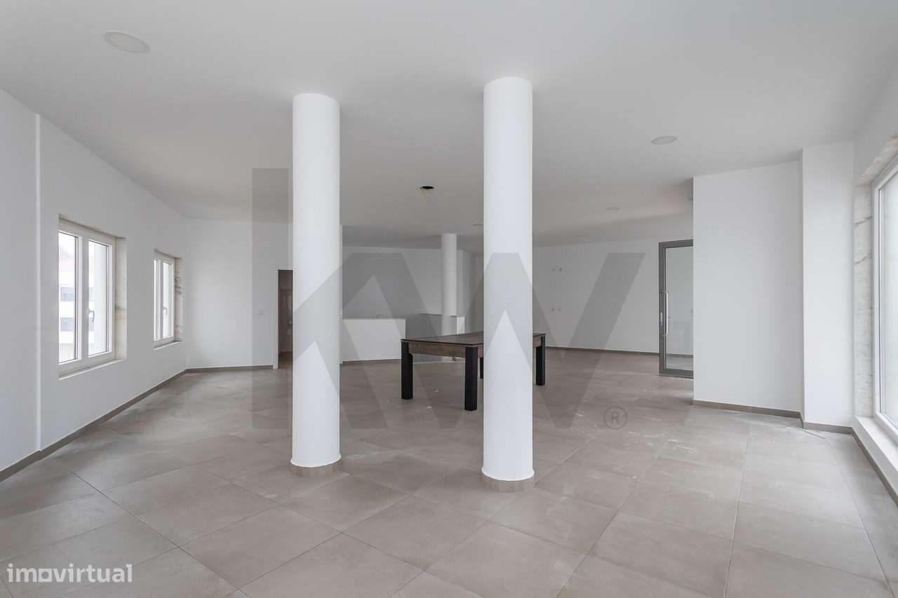 Espaço Comercial com Montra Excepcional e 2 Pisos em Queijas - Grande imagem: 5/24