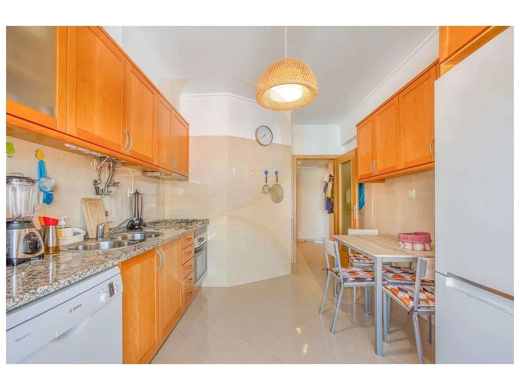 Apartamento T3 com parqueamento e arrecadação em Corroios - Grande imagem: 2/13