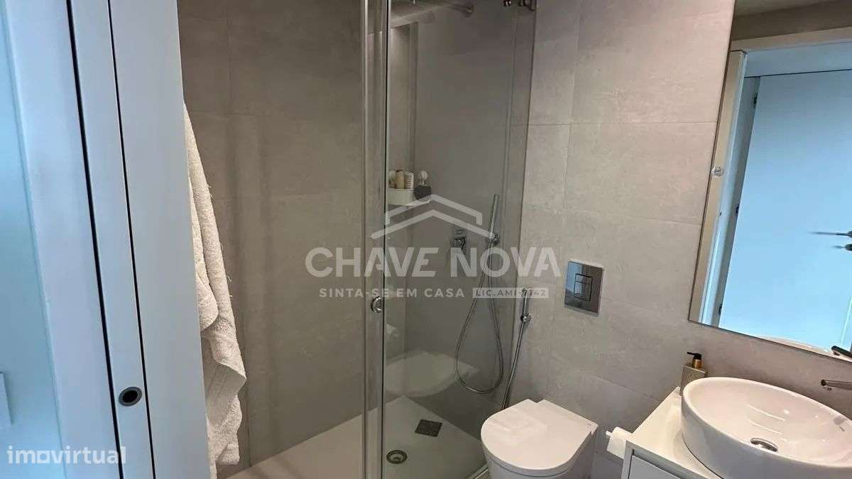 T2 Luxo Último Piso c/ Lugar de Garagem em Canidelo-14