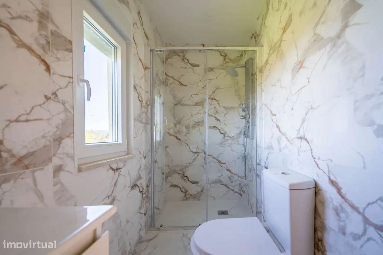 Moradia T3 de dois pisos com terreno totalmente renovada a cinco minut-26