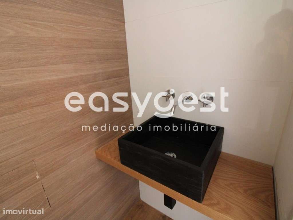 Prédio com 5 apartamentos remodelados em Alfama com vista Rio - Grande imagem: 5/42