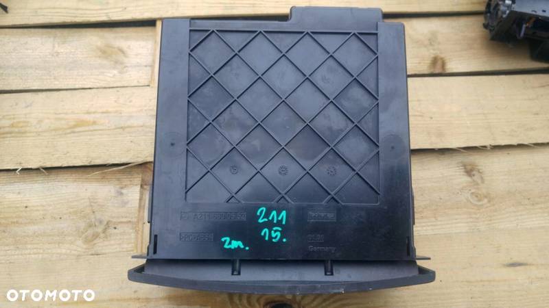 MERCEDES W211 SCHOWEK POD RADIO PANEL AWARYJNYCH - 5