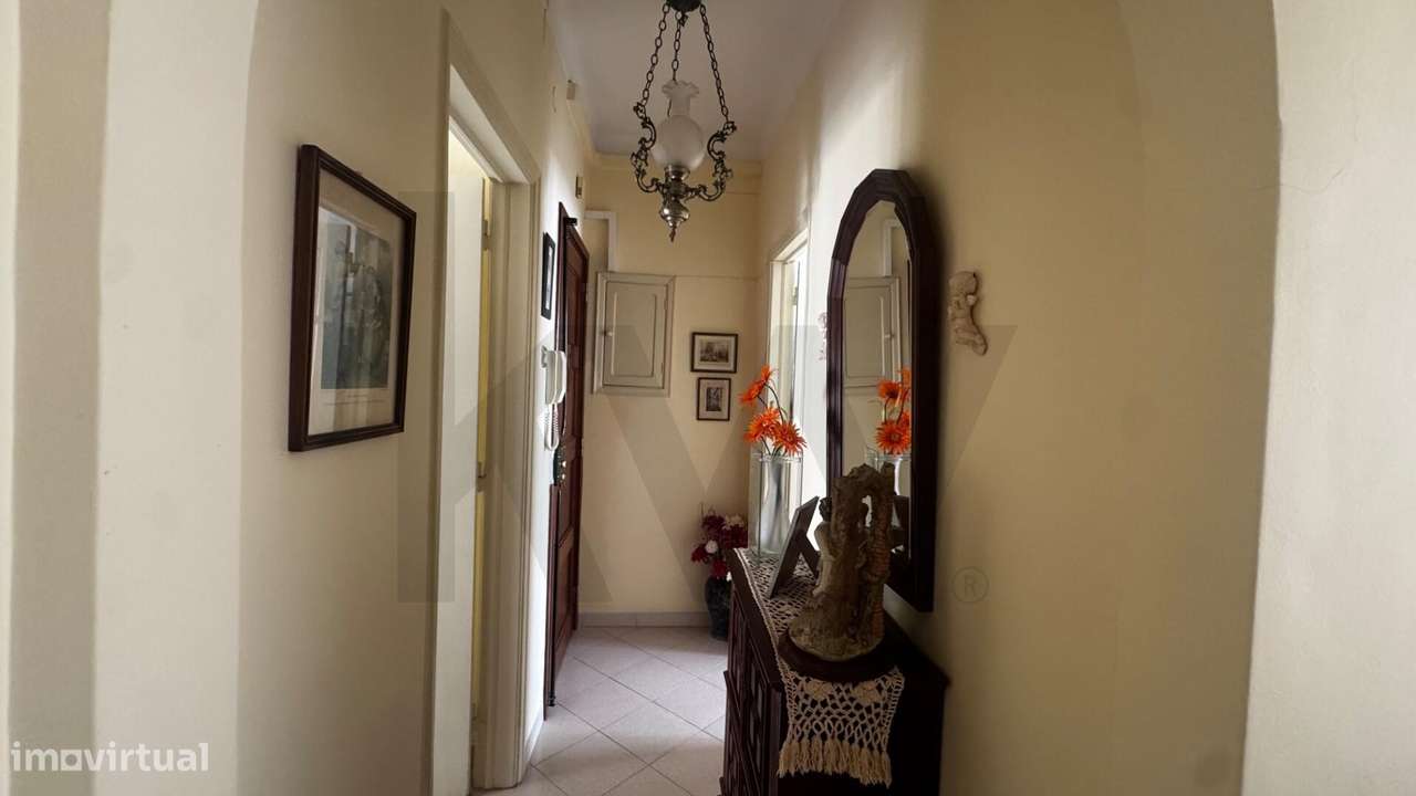 T2 em Queluz: 1º Andar a 1 Minuto do Comboio – Estimado e com Localiza - Grande imagem: 2/16