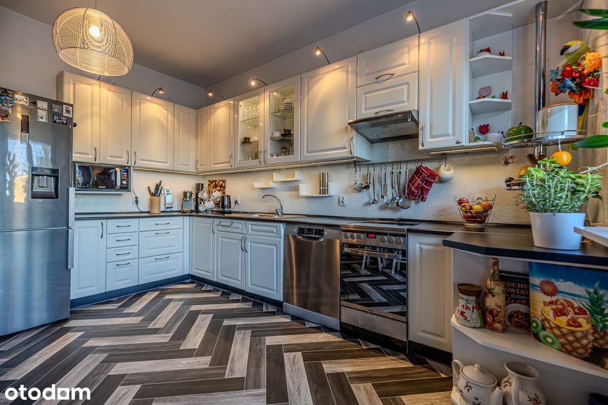 Przestronny dom na Osiedlu Kwiatowym Fotowoltaika Pompa ciepła 3garaże-2