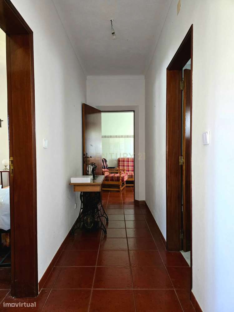 Moradia T3 com 2000 m² de Terreno, Poço, Forno Tradicional e Garagem –-18