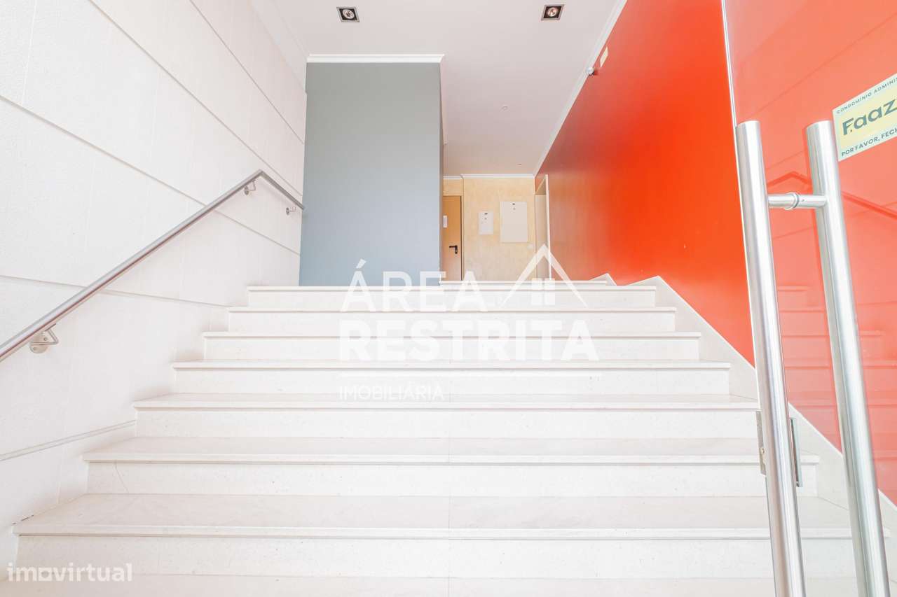 Apartamento T3 com parqueamento e varanda no Parque Luso em Corroios-10