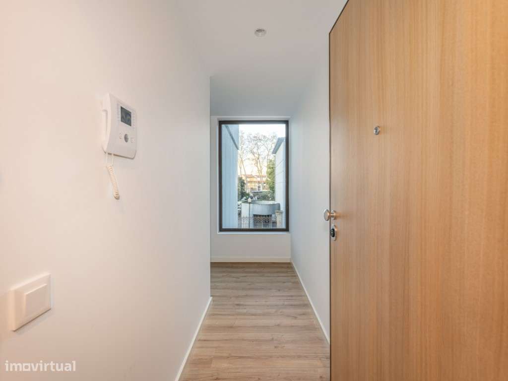 Apartamento T1 convertido em T2, inserido condomínio fechado - Empr... - Grande imagem: 3/35