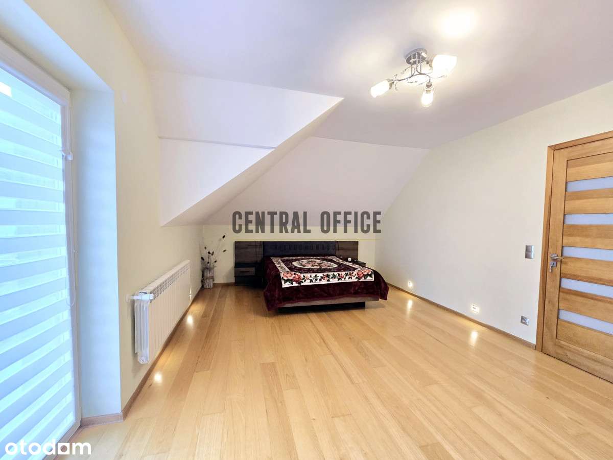 Piękny dom, z garażami i mieszkaniem Niebylec-7