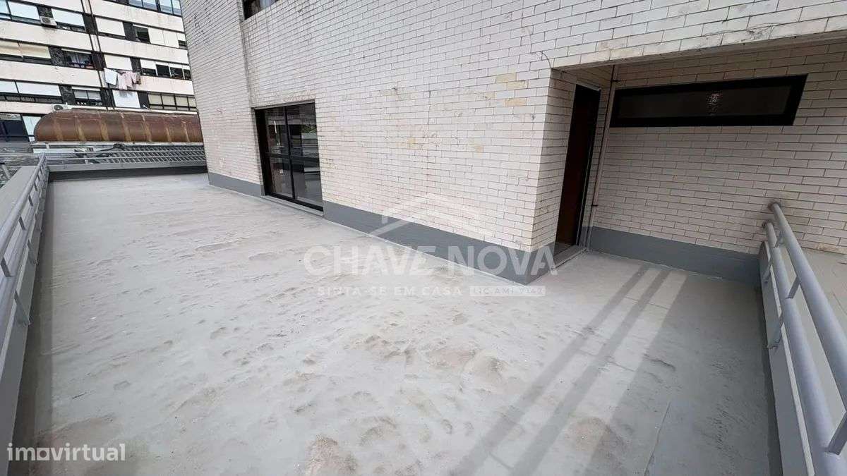 PS - Apartamento T3 Renovado, 3 Frentes, Terraço, Garagem, junto à VL8-1