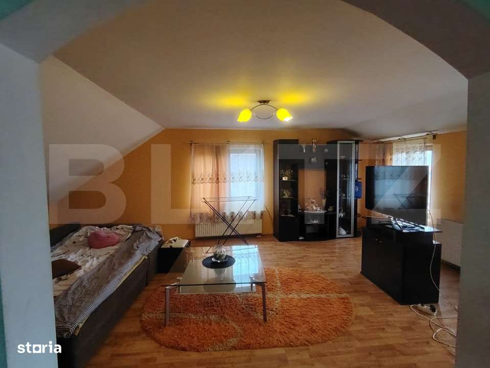 Casa cu 2 apartamente in Livezeni - Imagine principală: 2/11