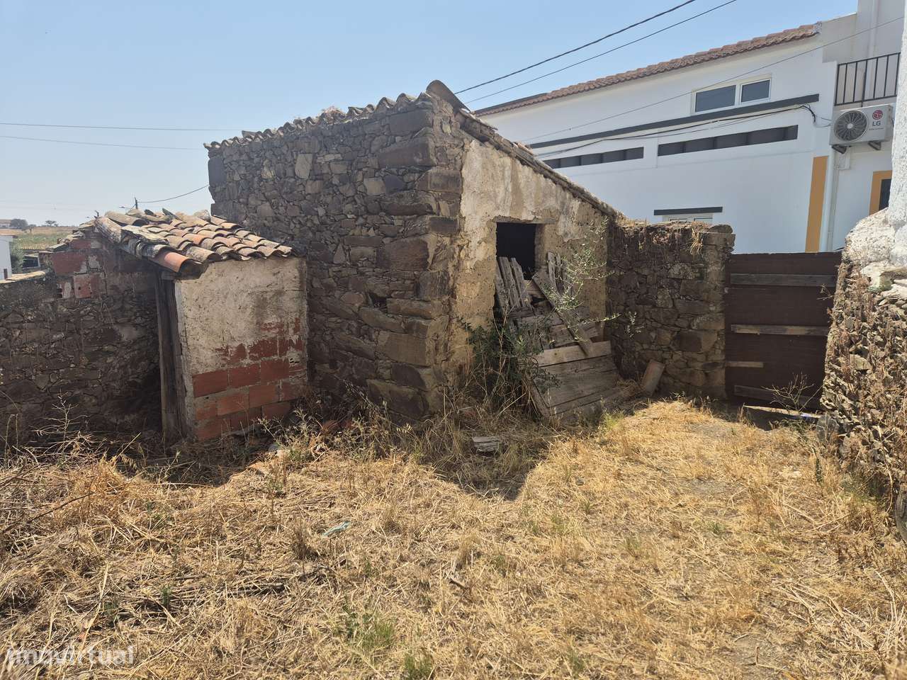 Moradia terrea com terreno na Aldeia dos Fernandes-14