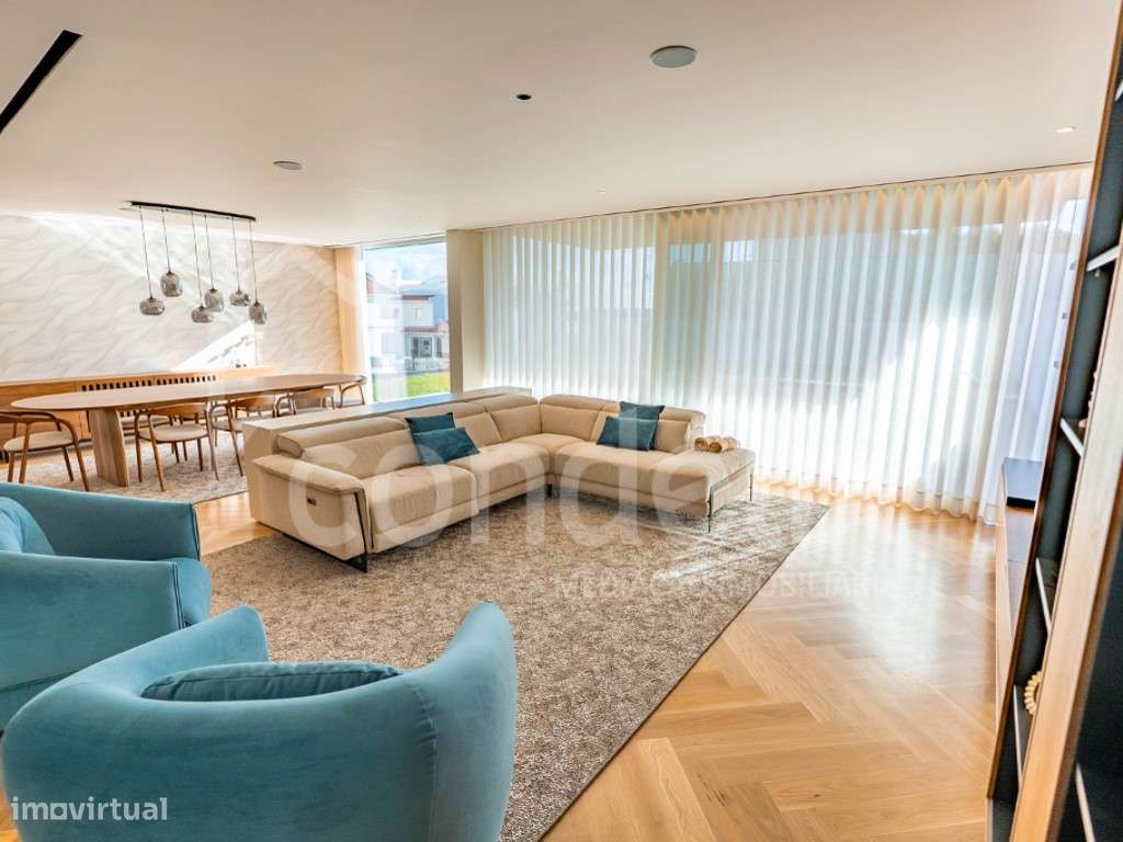 Moradia T5+1 nova com piscina em condomínio fechado de luxo no Estoril-6