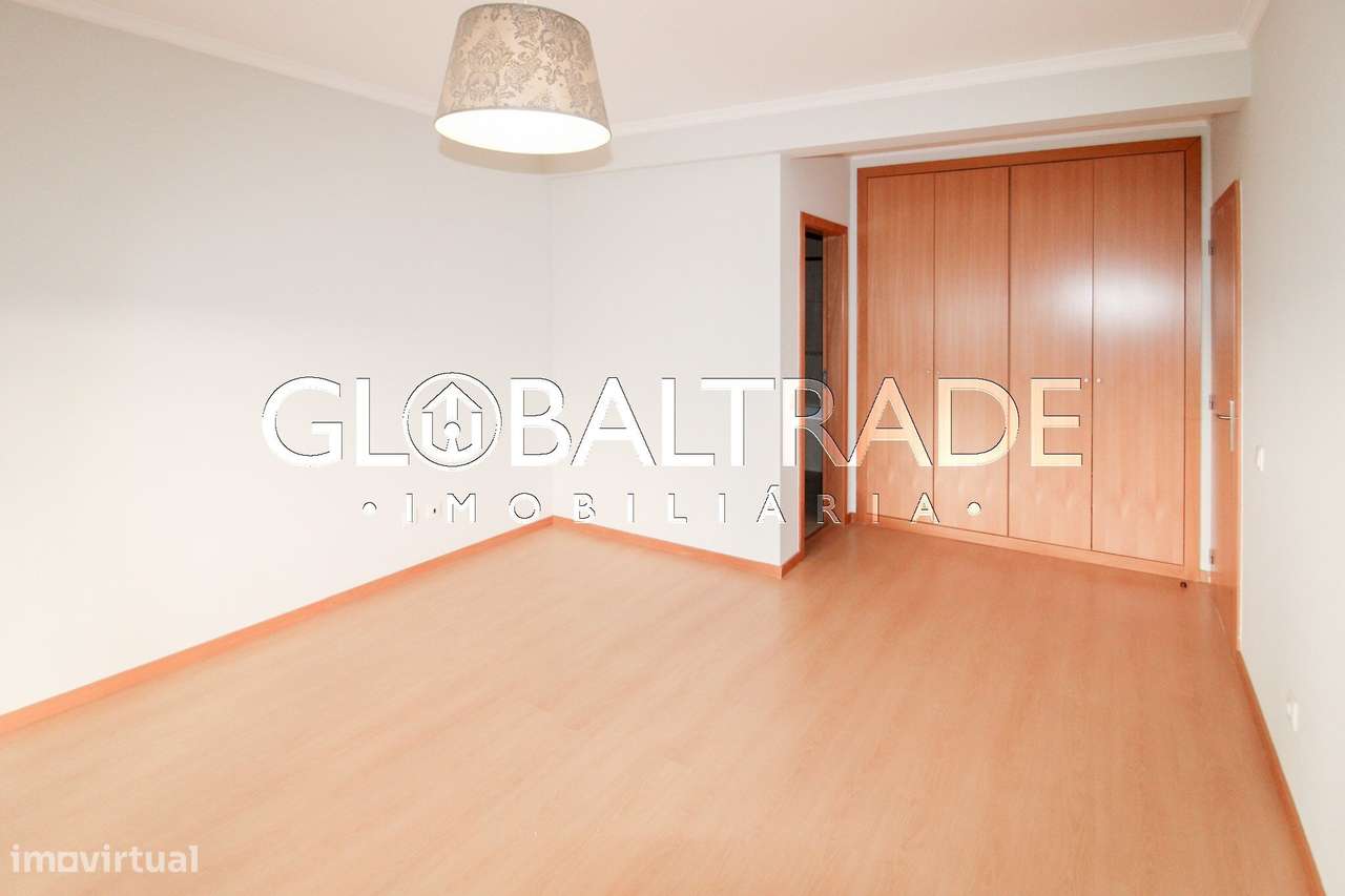 Apartamento T2 com Terraço em Baguim do Monte-17