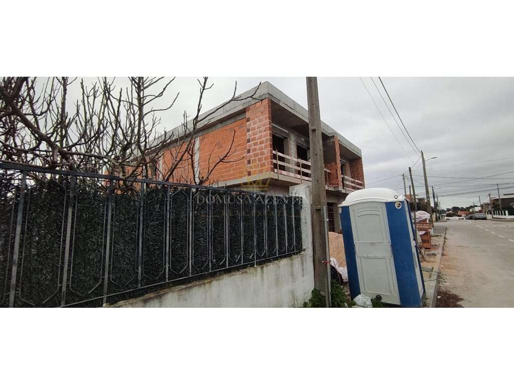 MORADIA T4 GEMINADA (FRC. A) PISCINA-GINÁSIO-2