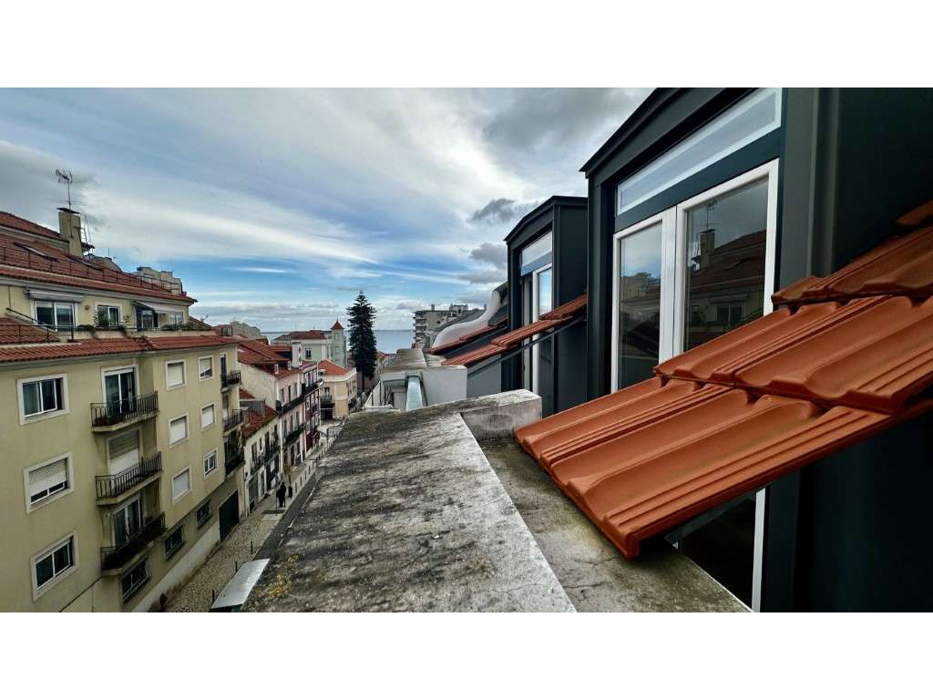 Apartamento T2 Renovado em São Vicente-12