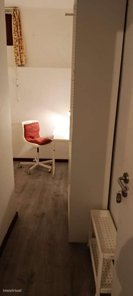 Quarto - localizado em Paranhos Porto - Grande imagem: 5/9