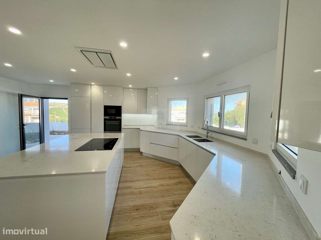 Moradia nova T6 na Ventosa - Torres Vedras-9