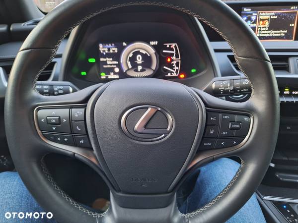 Lexus UX - 18