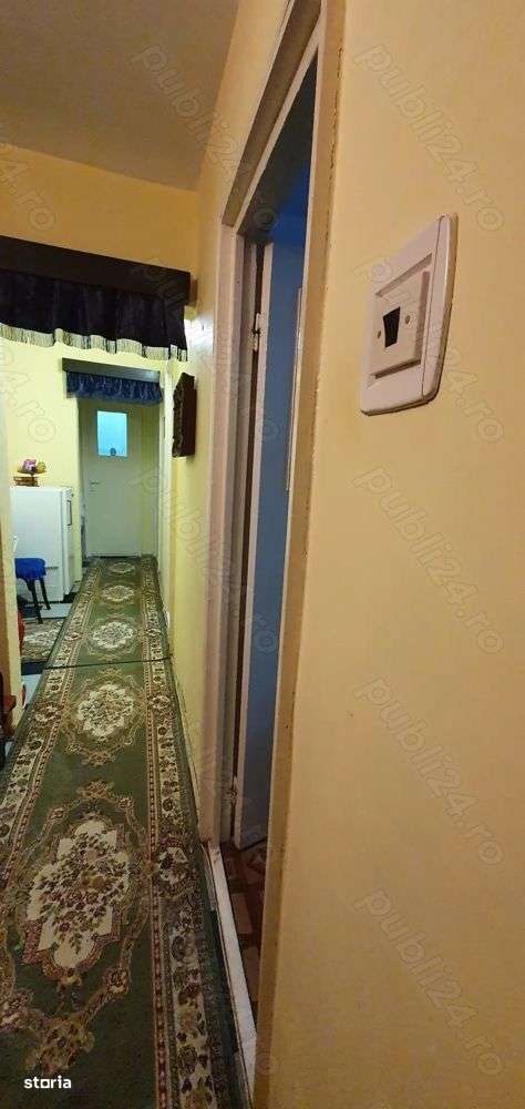 De vânzare apartament 3 camere decomandat-1