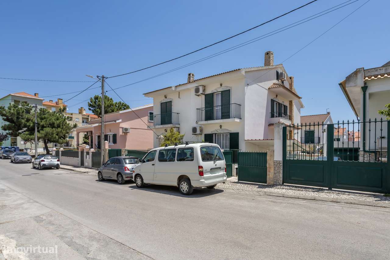 Moradia Geminada com Jardim, Cave e Garagem. - Grande imagem: 3/53