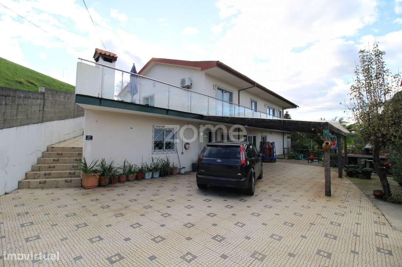 Moradia Bi Familiar em Polvoreira, Guimarães - Grande imagem: 4/52