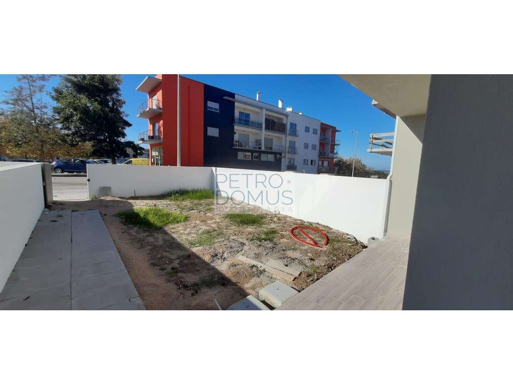 MORADIA T4+SÓTÃO AMPLO COM 50 m2 - CASAL DOS MATOS-1