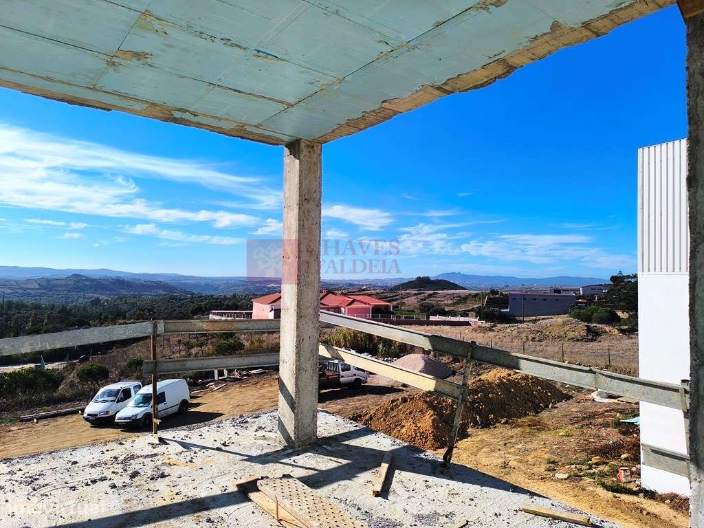 Moradia T4 Exclusiva em Condomínio Privado com Piscina | Junto a Mafra-2