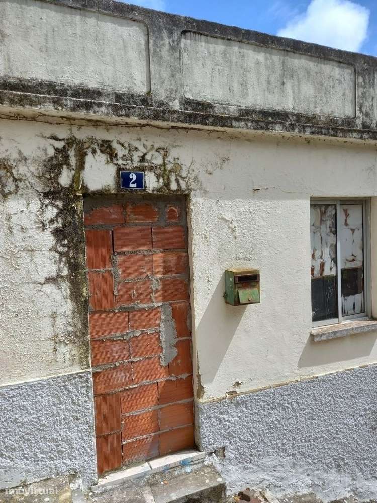 Prédio - Edifício de moradia T4, mais 3 Div. Susc. Utilz. Independente-6