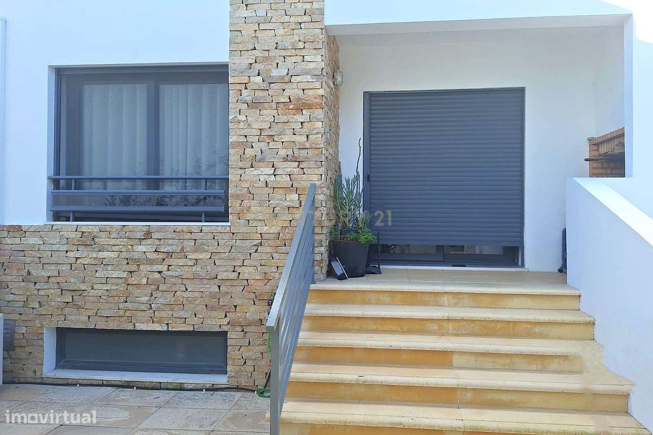 Moradia T3+1 em Alcochete: Luxo e Conforto!-7