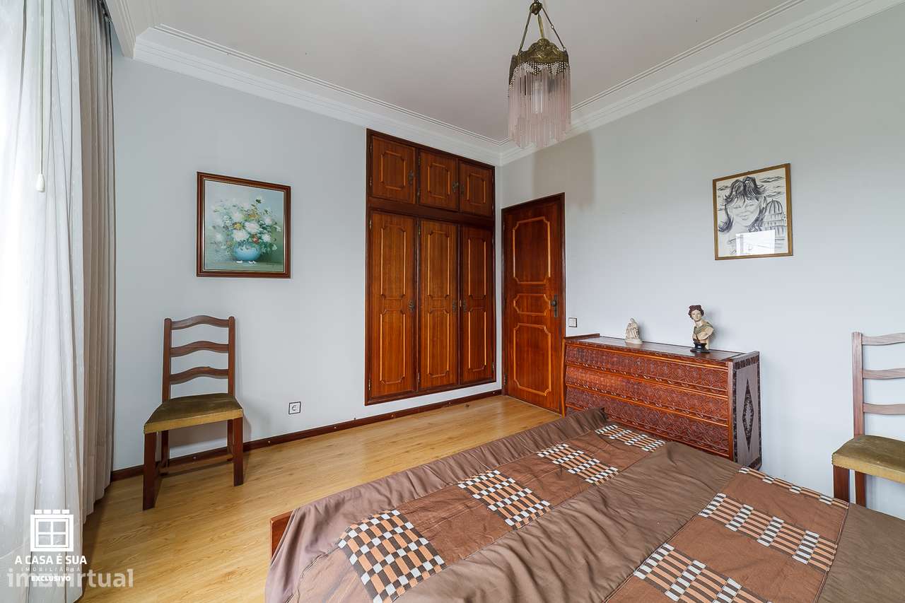 Moradia T4 de três frentes em Baguim do Monte - Exclusivo-16