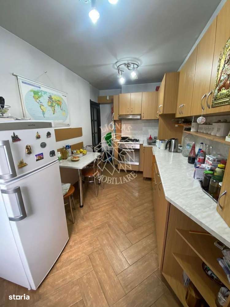 Casa 210 mp-garaj-curte amenajata-panouri solare-Ghinda - Imagine principală: 4/8