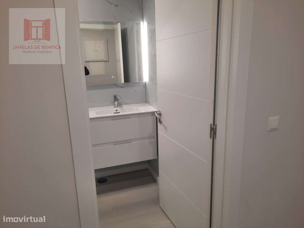 T2 Totalmente Remodelado, cozinha equipada- Benfica-8