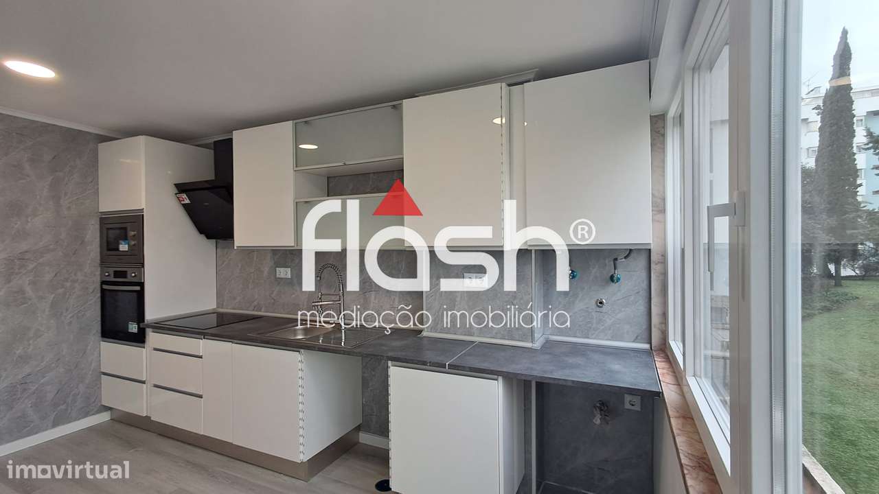 T2 Remodelado com elevador e arrecadação na Figueirinha-Oeiras - Grande imagem: 4/32