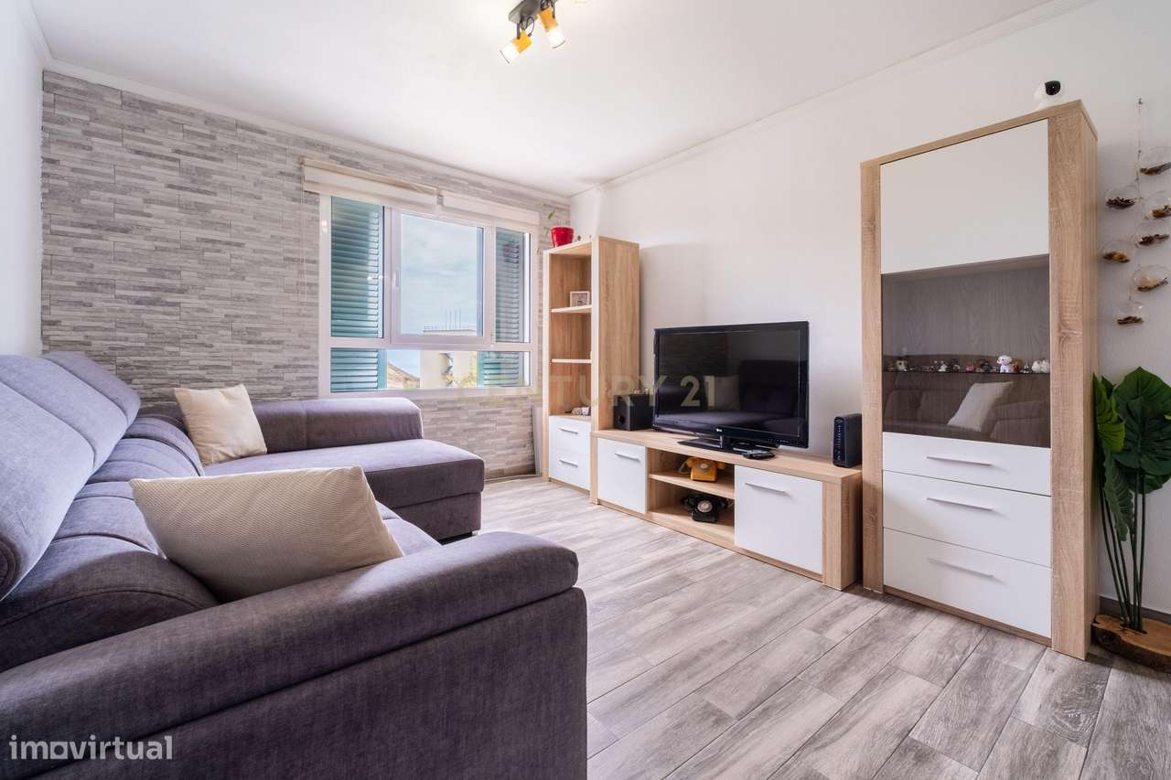 Apartamento T2 na Rua da Venezuela, Nazaré - São Martinho