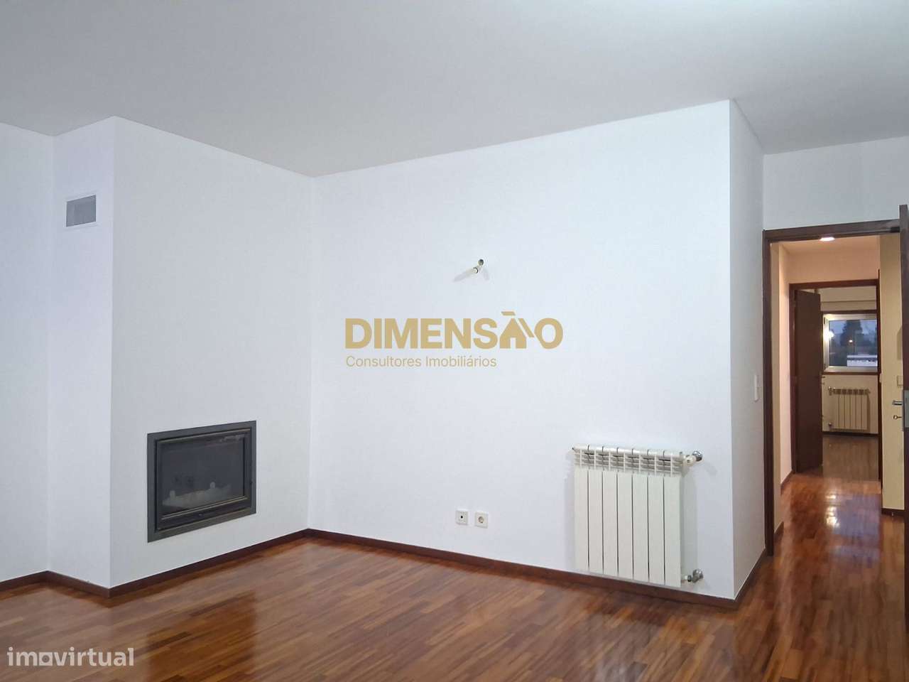 T1 renovado com duas frentes e garagem | Vermoim, Maia Ref DCI153A-10