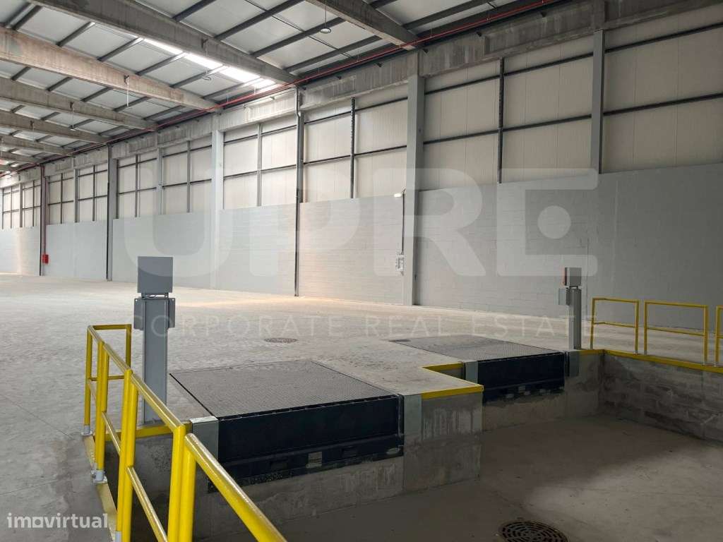 Armazém c/ 2 cais | ARRENDA | Maia - Grande imagem: 2/21