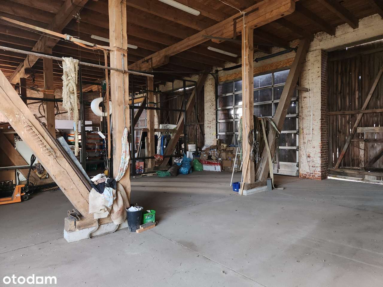 pomieszczenia magazynowe ok. 400 m2 +strych 500m2 działka ok. 20 arów - Pełny obrazek: 5/11