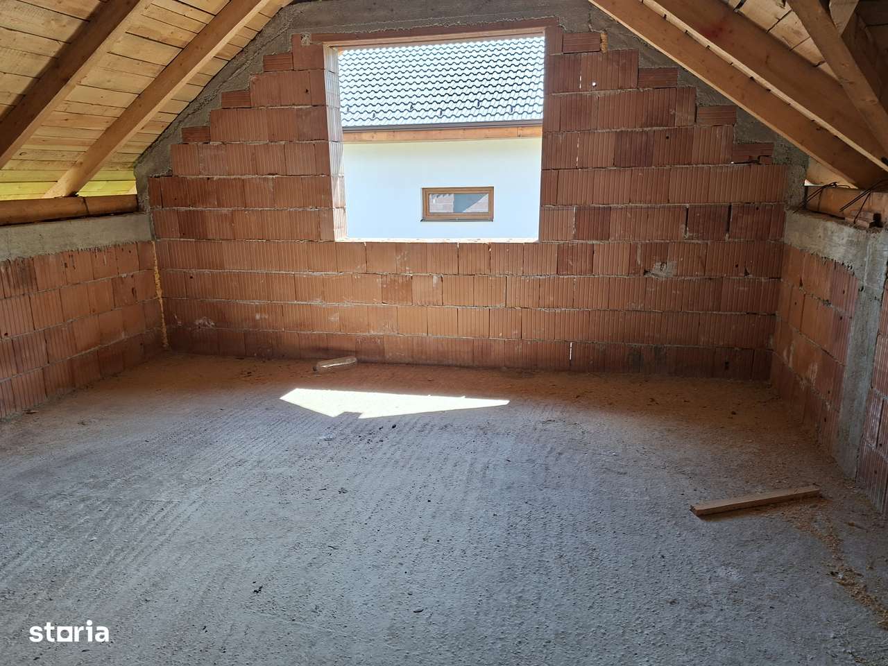 Casa la rosu Alba Iulia-7