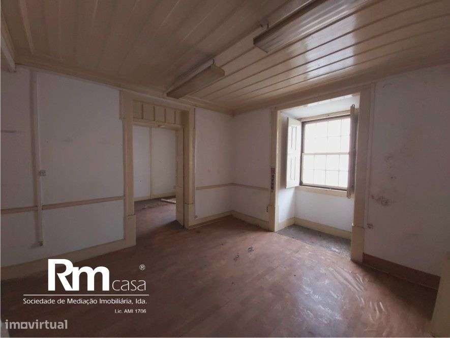 Magnifico prédio devoluto na Rua da Sofia, Largo do Terreiro da Erva-16