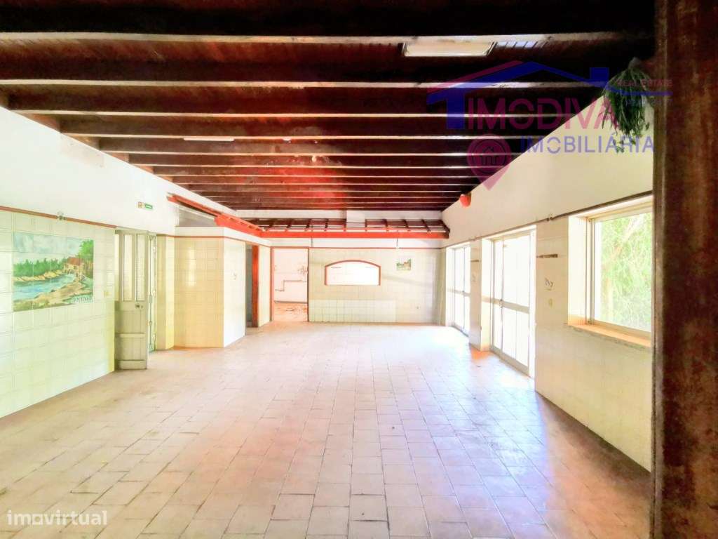 Restaurante com esplanada e vista para a ribeira em Ribeira de Alge - Grande imagem: 2/43