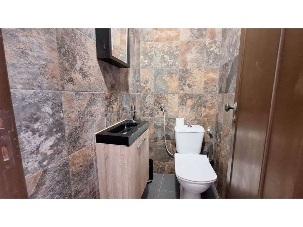 Moradia T2 remodelada, mobilada e equipada no centro de Lagoa - Grande imagem: 5/12